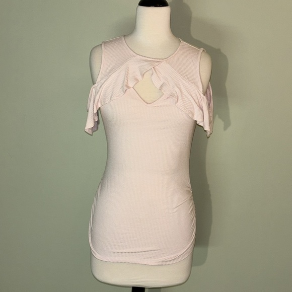 CANDIE’S light pink cold shoulder keyhole top with cinch sides in women’s XS - Picture 2 of 8